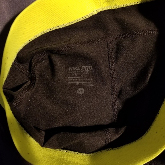 Nike workout shorts - Picture 2 of 4